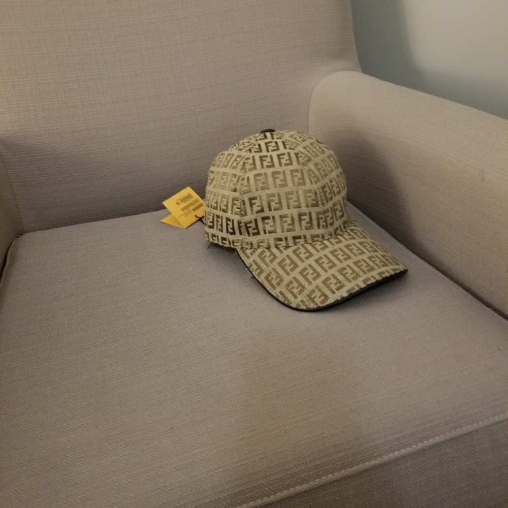 Fendi Borsa Marini Adjustable Cap Size Medium